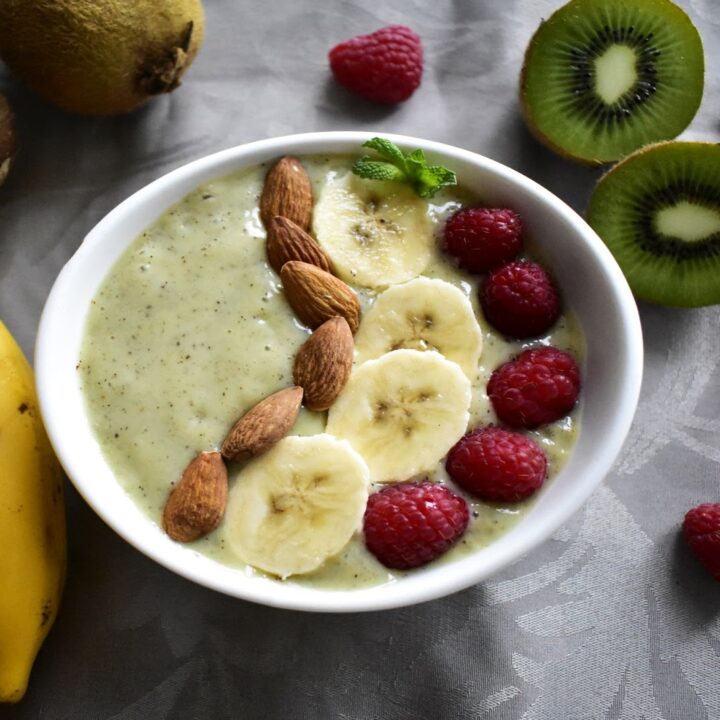 Kiwi Banana Smoothie Bowl