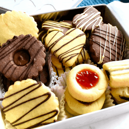 10-minute eggless tea cookies collections serving in a cookies box