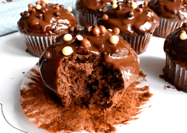 Easy Chocolate Cupcakes with Chocolate Ganache topping