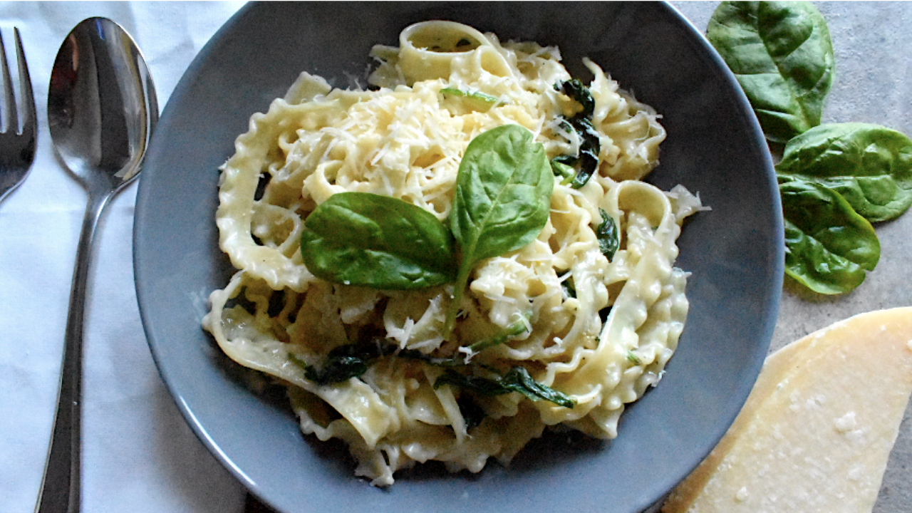 5-minute Creamy Spinach Pasta